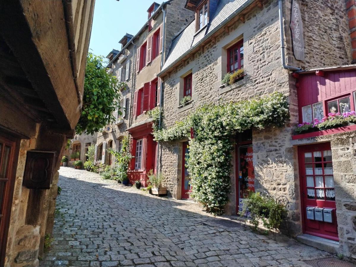 Chambre D'Hote Familiale De La Maison Bleue Lanvallay Dış mekan fotoğraf