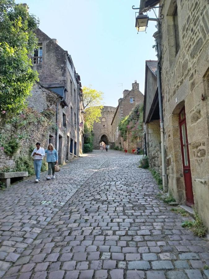 Chambre D'Hote Familiale De La Maison Bleue Lanvallay Dış mekan fotoğraf